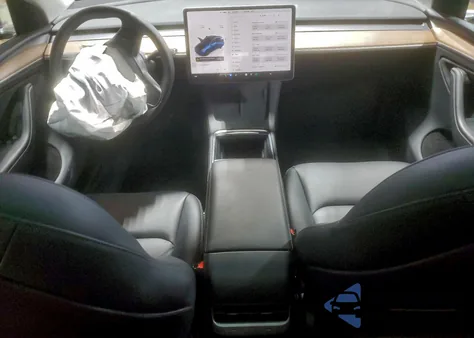 2025 Tesla Model Y from USA, damaged, VIN 7SAYGDEE0SA352574